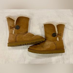 Womens Ugg Bailey Button boots.  Size 8